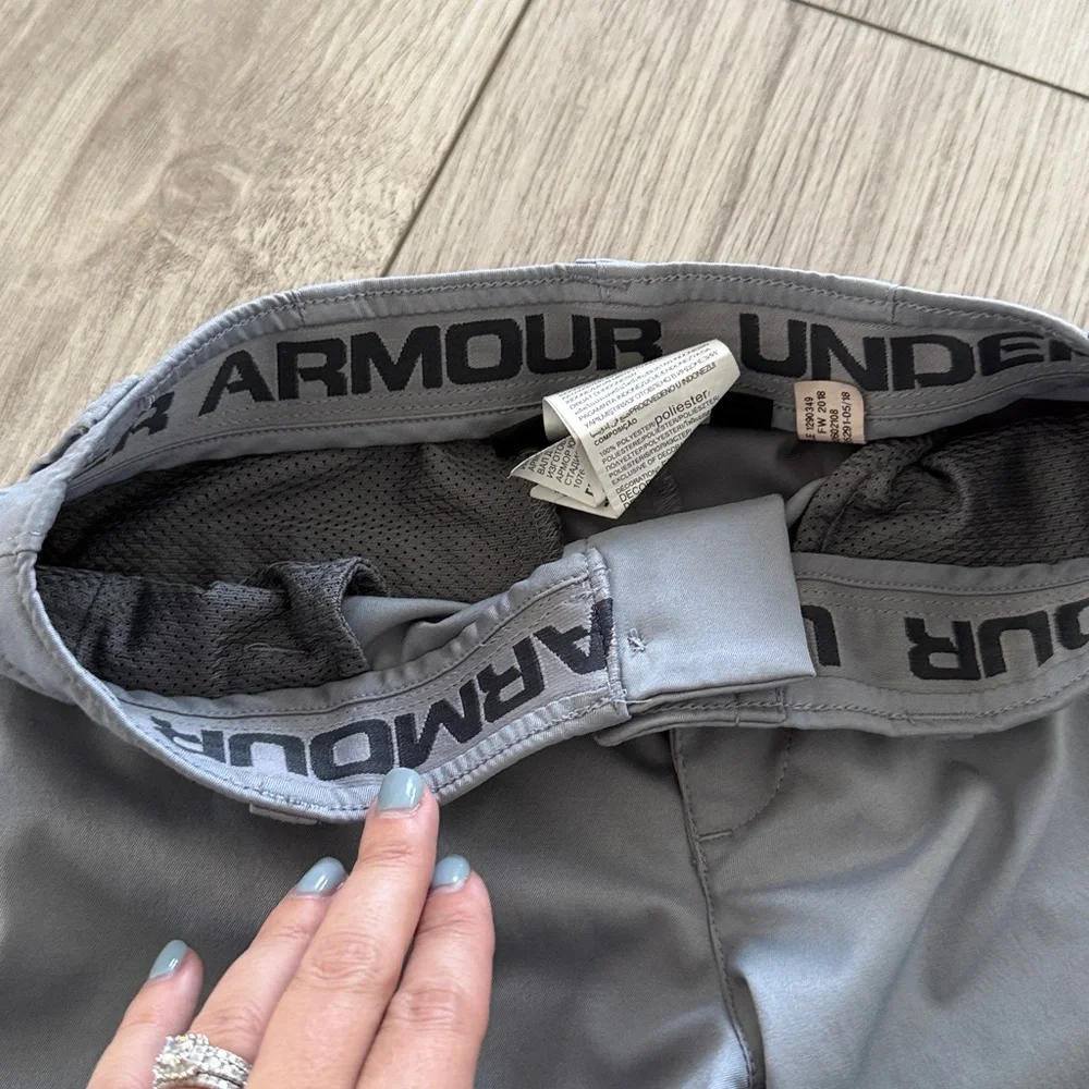 Under Armour Boys Loose Heatgear Gray Shorts 8